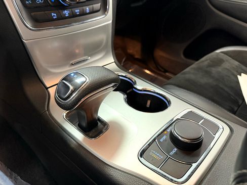 Used 2014 Jeep Grand Cherokee SRT image 22