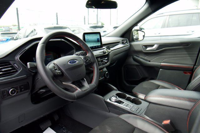Used 2025 Ford Escape ST-Line Select AWD/4WD image 13