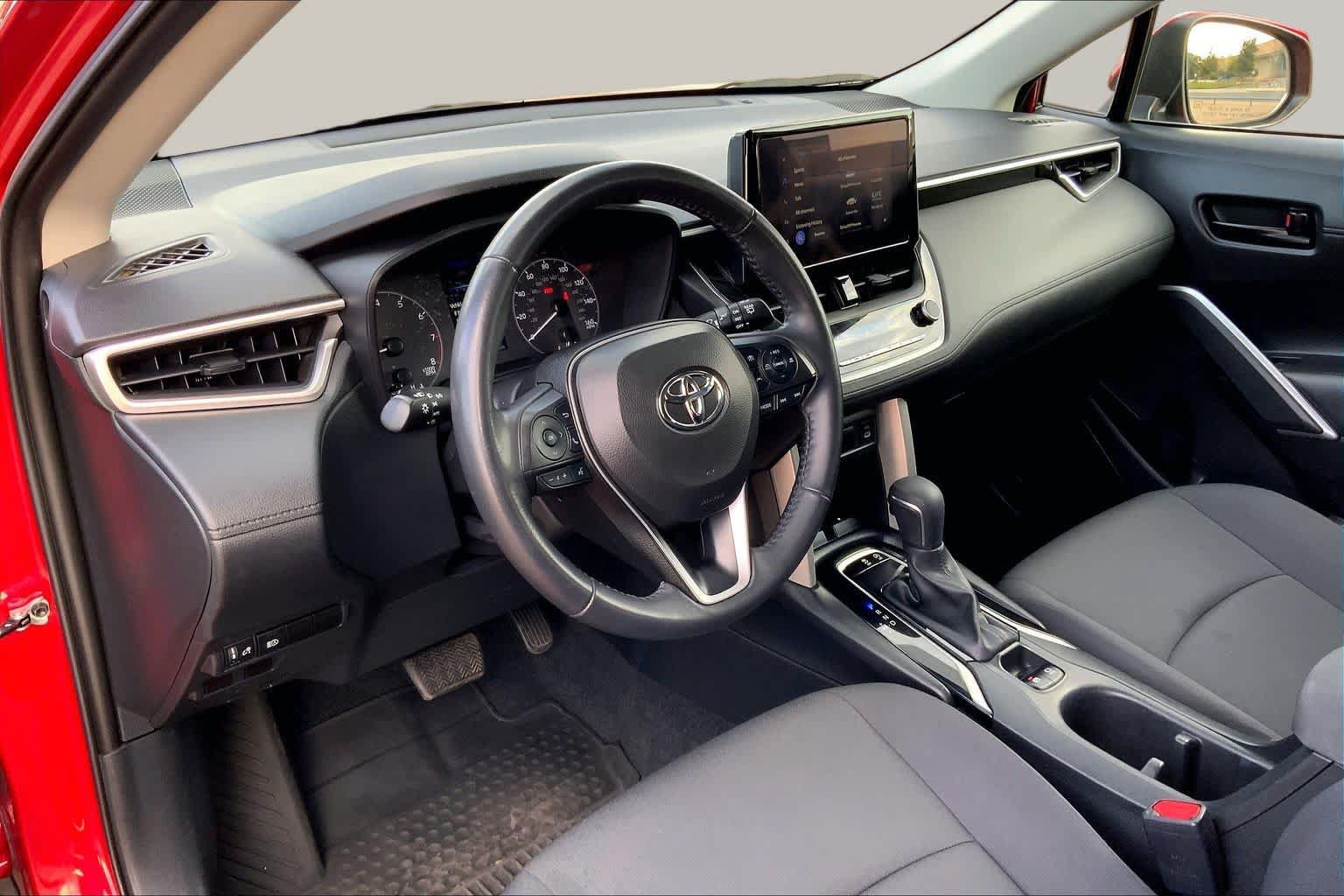 Used 2024 Toyota Corolla Cross LE AWD/4WD image 18