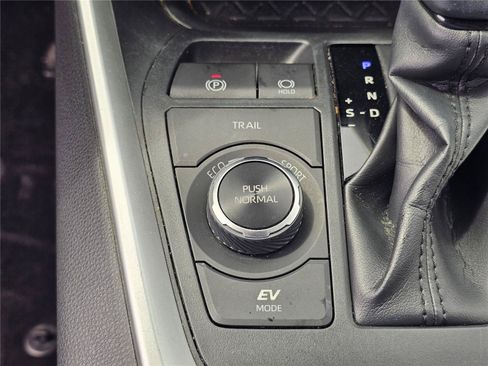 Used 2021 Toyota RAV4 XLE Premium AWD/4WD image 29