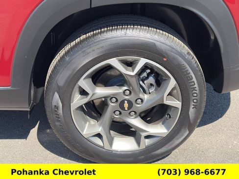 Used 2025 Chevrolet Trax LT FWD image 29