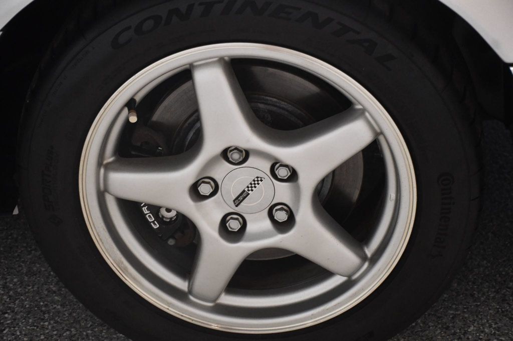 Used 1996 Chevrolet Corvette Coupe RWD image 19