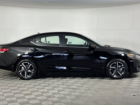 Used 2025 Nissan Sentra SV FWD image 2