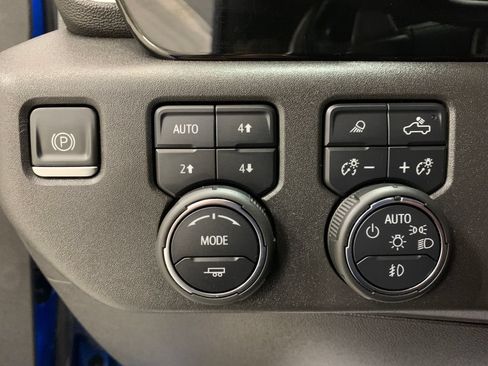 Used 2022 Chevrolet Silverado 1500 LT Trail Boss w/ Convenience Package II AWD/4WD image 25
