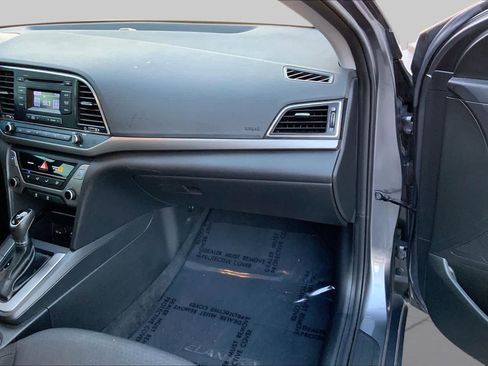 Used 2018 Hyundai Elantra SE FWD image 18