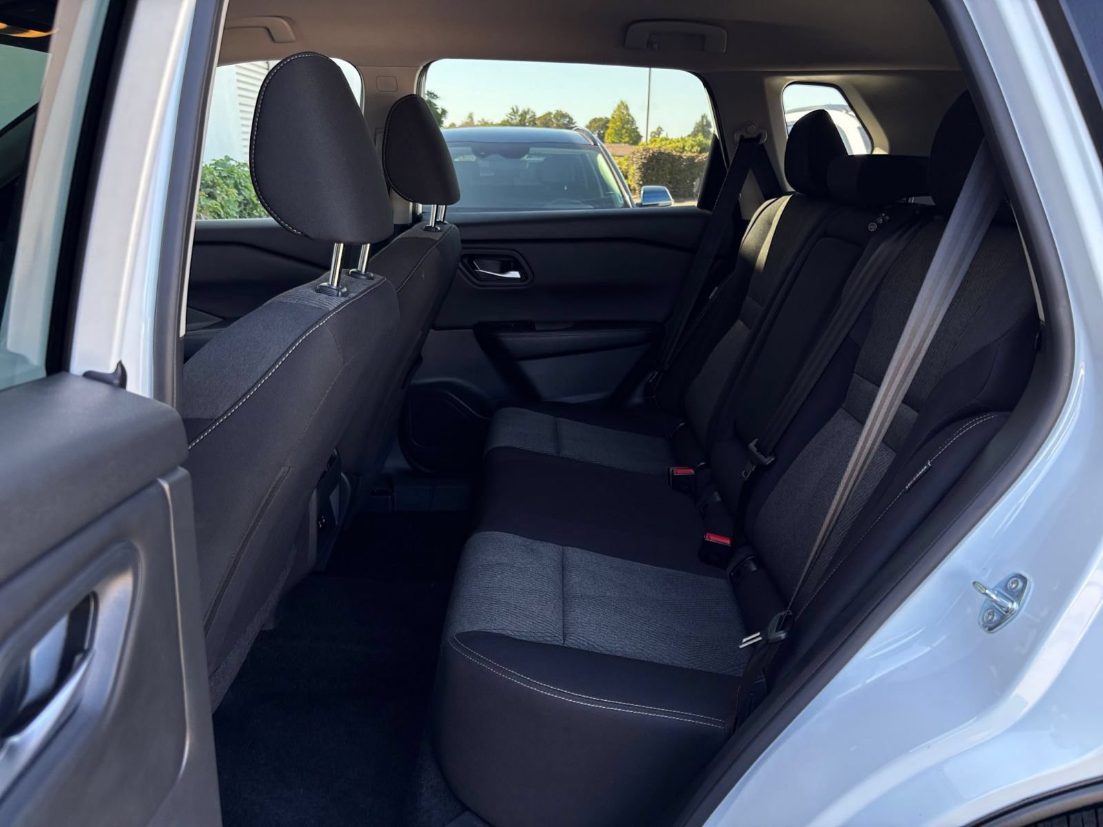 Used 2025 Nissan Rogue SV FWD image 27