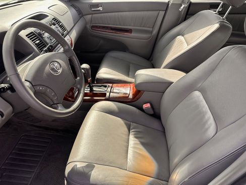 Used 2005 Toyota Camry XLE image 5