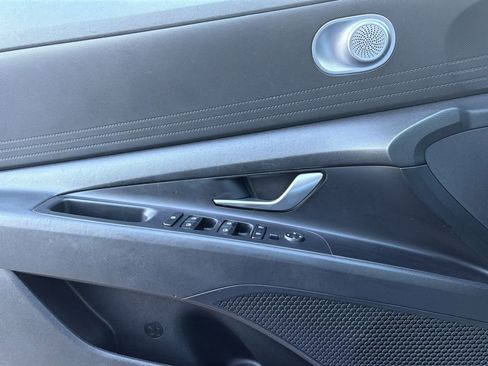 Used 2023 Hyundai Elantra SEL image 10