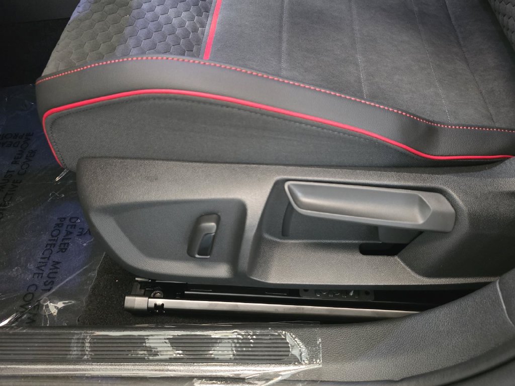 New 2026 Volkswagen GTI SE FWD image 18