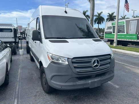 Used 2023 Mercedes-Benz Sprinter 2500 image 3