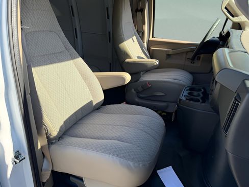 New 2025 Chevrolet Express 2500 image 9