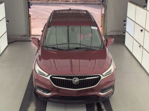Used 2019 Buick Enclave Essence image 2