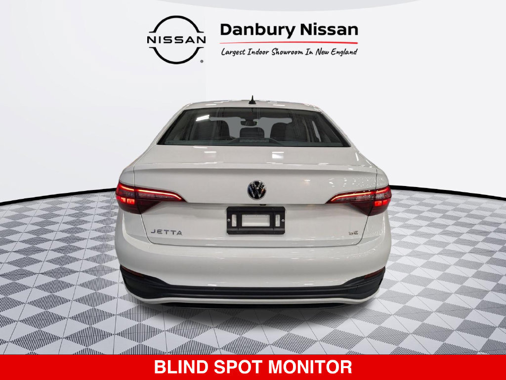 Used 2024 Volkswagen Jetta SE FWD image 4