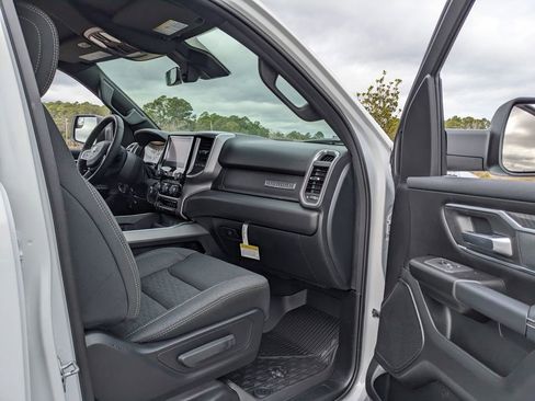 New 2026 RAM 1500 4x4 Crew Cab image 38
