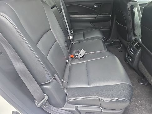 Used 2017 Honda Pilot Touring image 38