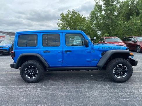 Used 2024 Jeep Wrangler Unlimited Rubicon 4xe w/ Capability Package AWD/4WD image 4