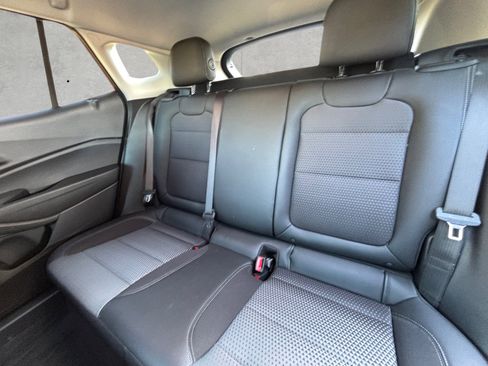 Used 2025 Chevrolet Trax LT image 27