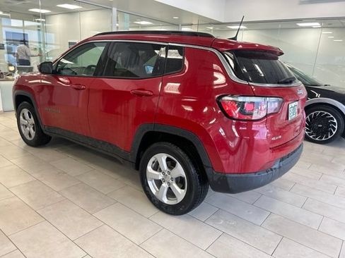 Used 2017 Jeep Compass Latitude w/ Popular Equipment Group AWD/4WD image 4