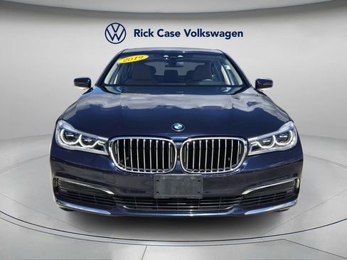 Used 2019 BMW 750i xDrive w/ Executive Package image 4