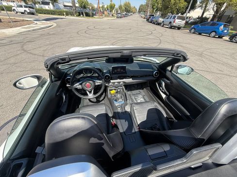 Used 2017 FIAT 124 Spider Lusso RWD image 26