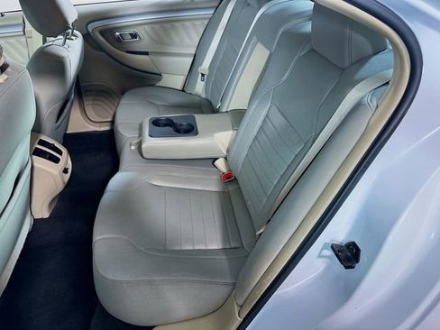 Used 2018 Ford Taurus SE image 16