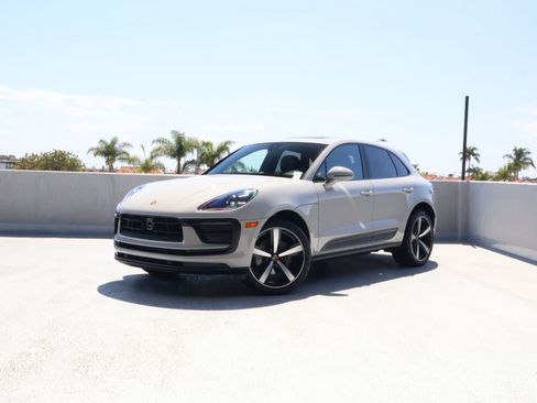 Certified 2026 Porsche Macan AWD/4WD image 1