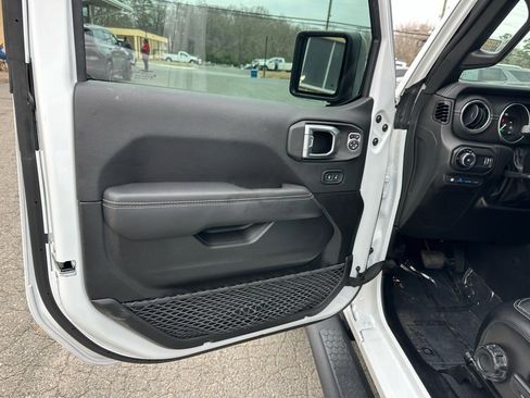 Used 2023 Jeep Wrangler Unlimited Sahara image 16