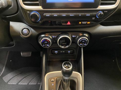 Used 2025 Hyundai Venue SEL FWD image 39