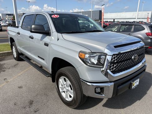 Used 2019 Toyota Tundra SR5 w/ SR5 Upgrade Package AWD/4WD image 2