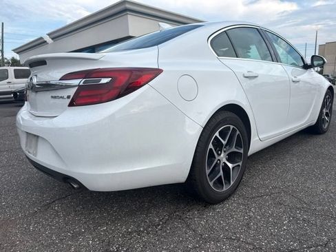 Used 2017 Buick Regal Sport Touring FWD image 6