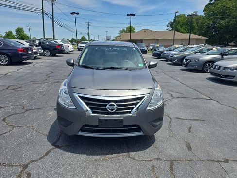 Used 2018 Nissan Versa S FWD image 2