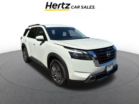 Used 2025 Nissan Pathfinder SV image 1