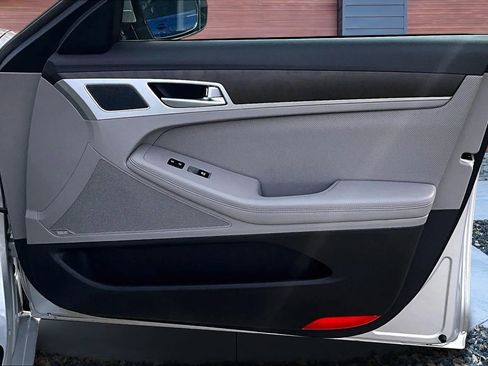 Used 2017 Genesis G80 3.8 w/ Option Group 03 image 24