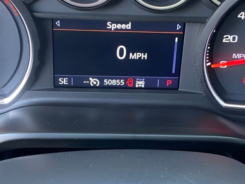 Used 2021 Chevrolet Silverado 1500 LT Trail Boss w/ Convenience Package II image 3