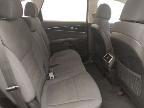 Used 2017 Kia Sorento LX image 19