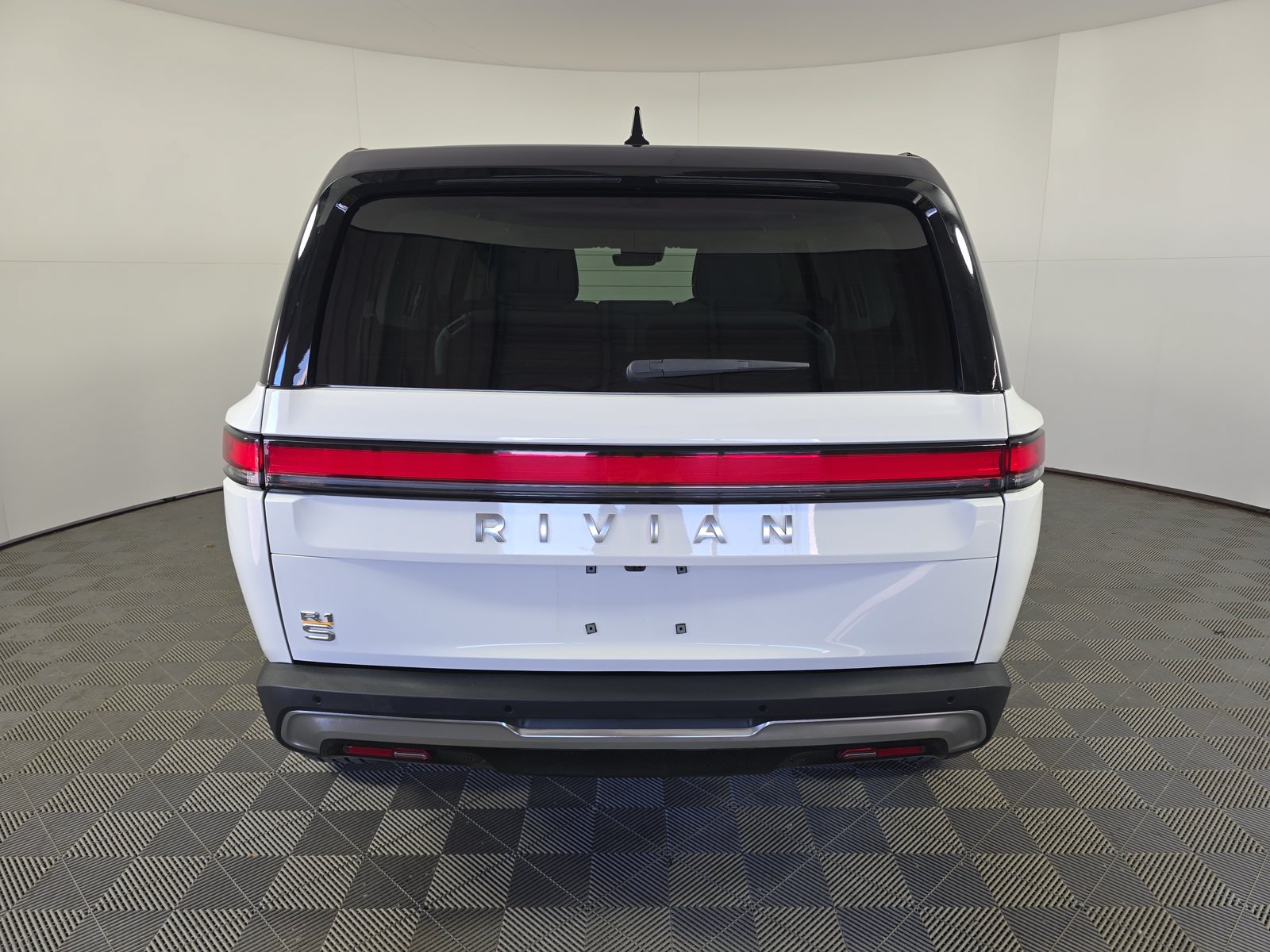 Used 2024 Rivian R1S Adventure Quad AWD/4WD image 4