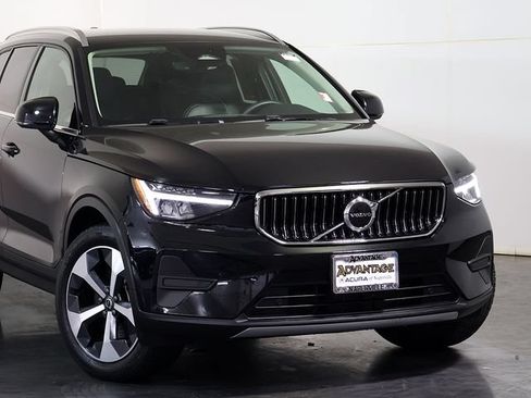 Used 2024 Volvo XC40 B5 Core AWD/4WD image 6