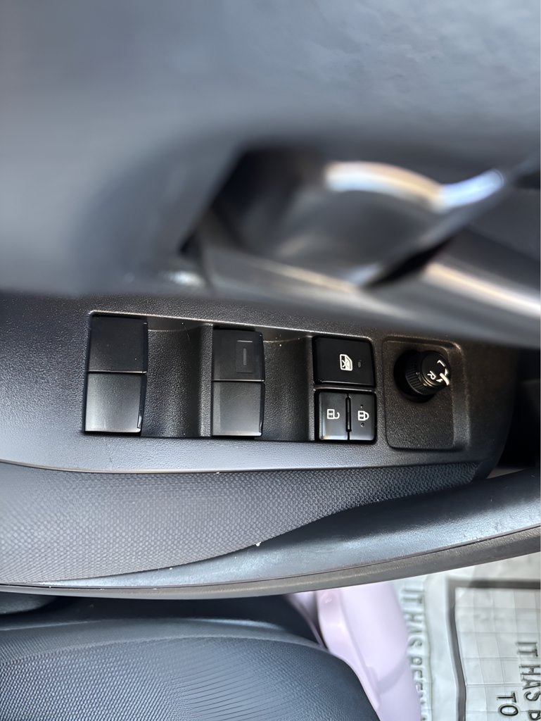 Used 2022 Toyota Corolla LE FWD image 30