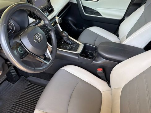 Used 2022 Toyota RAV4 XLE Premium AWD/4WD image 9