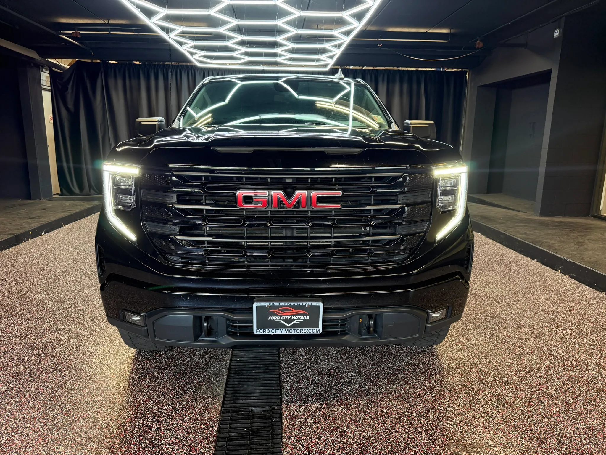 Used 2022 GMC Sierra 1500 Elevation AWD/4WD image 2