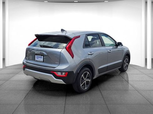 Used 2025 Kia Niro LX FWD image 6
