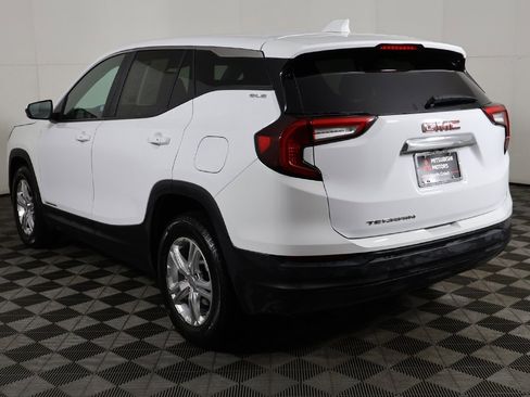 Used 2024 GMC Terrain SLE image 7