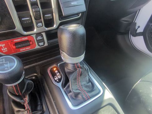 Used 2021 Jeep Wrangler Unlimited Rubicon AWD/4WD image 23