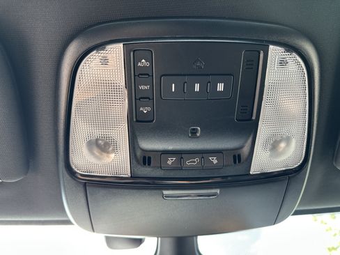 Used 2023 Dodge Durango GT image 35