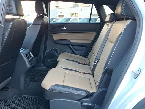 Certified 2022 Volkswagen Atlas Cross Sport SE image 10