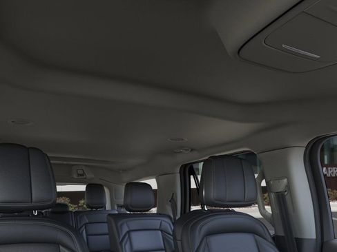 New 2026 Lincoln Navigator Premiere AWD/4WD image 22