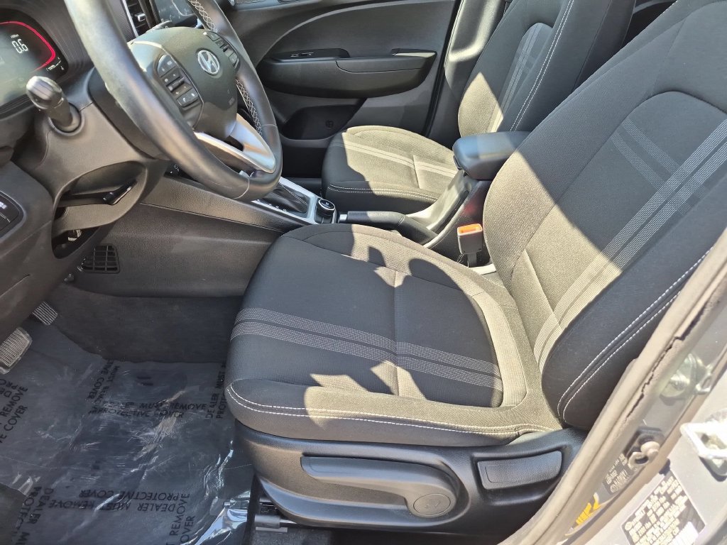 Used 2025 Hyundai Venue SEL FWD image 23