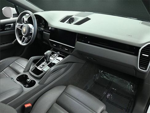 Used 2023 Porsche Cayenne Coupe image 20