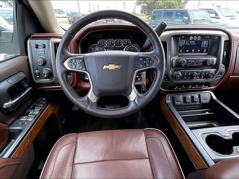 Used 2015 Chevrolet Silverado 1500 High Country w/ High Country Premium Package AWD/4WD image 8