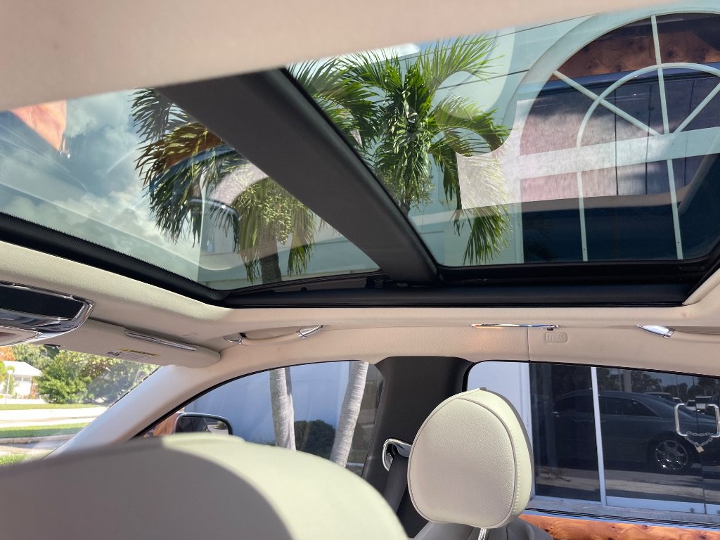 Used 2011 Rolls-Royce Ghost RWD image 17